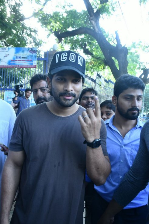 Tollywood-Celebs-Cast-Their-Vote-11