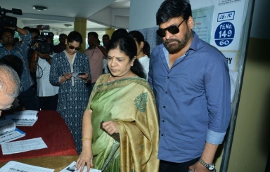 Tollywood-Celebs-Cast-Their-Vote-03