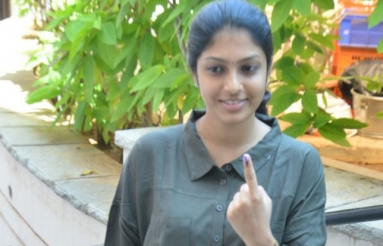 Tollywood-Celebs-Cast-Their-Vote-08