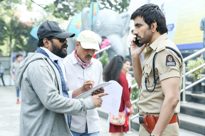 Touch Chesi Chudu Working Stills