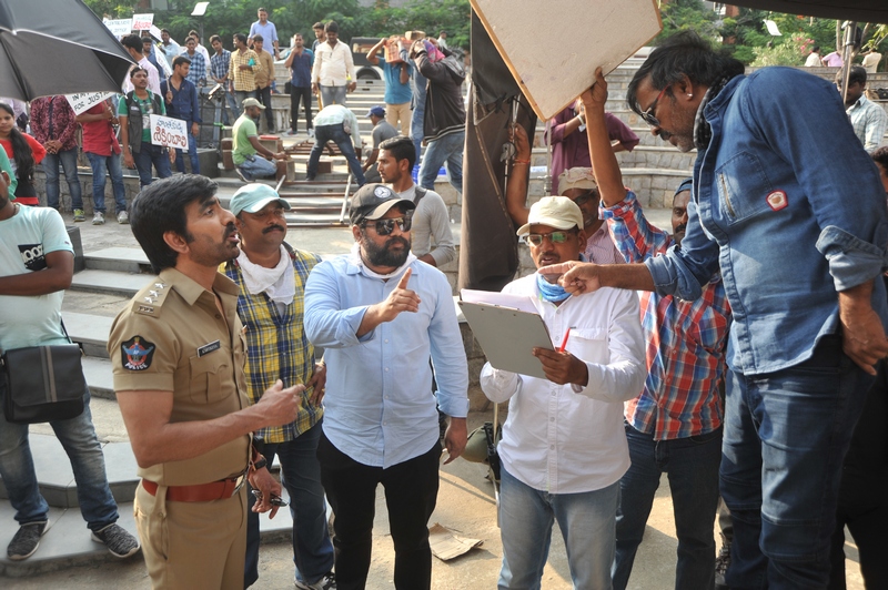 Touch Chesi Chudu Working Stills