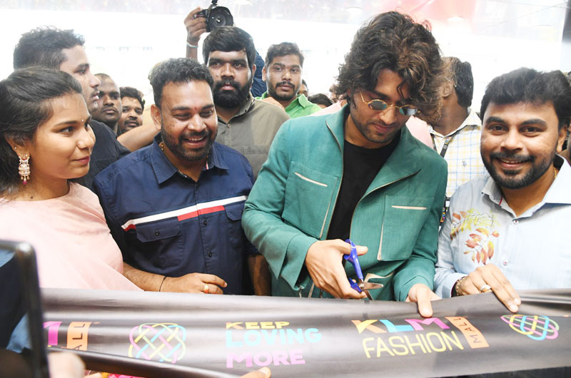 Vijay Devarakonda Launches KLM Shopping Mall