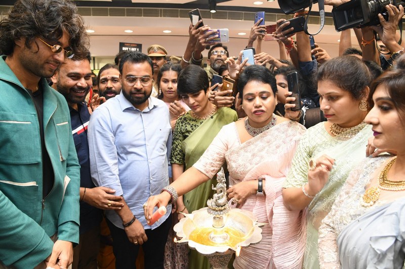 Vijay Devarakonda Launches KLM Shopping Mall
