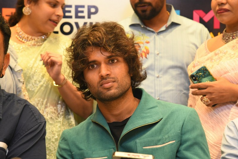 Vijay Devarakonda Launches KLM Shopping Mall