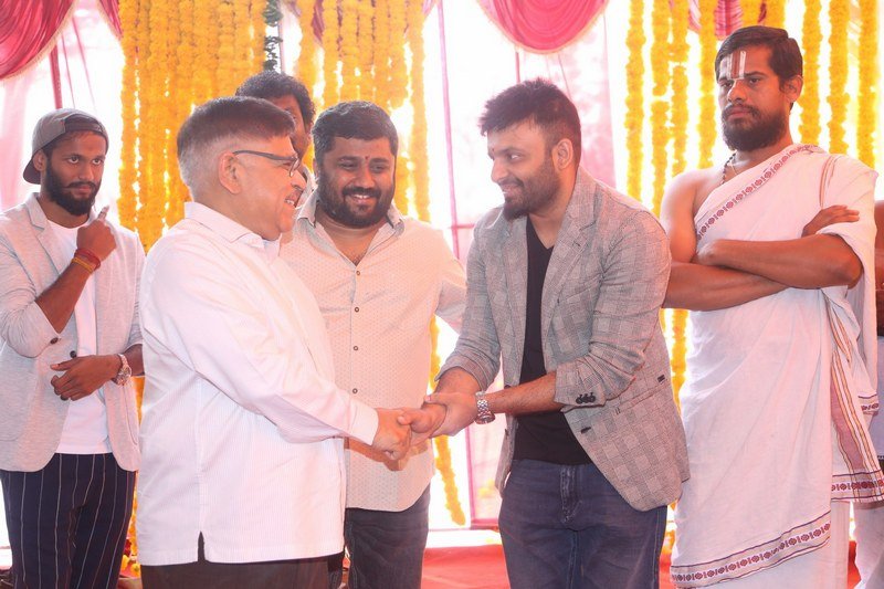 Vijay-Devarakonda-New-Movie-Launch-Photos-03