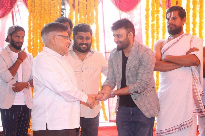 Vijay-Devarakonda-New-Movie-Launch-Photos-03