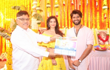 Vijay-Devarakonda-New-Movie-Launch-Photos-10