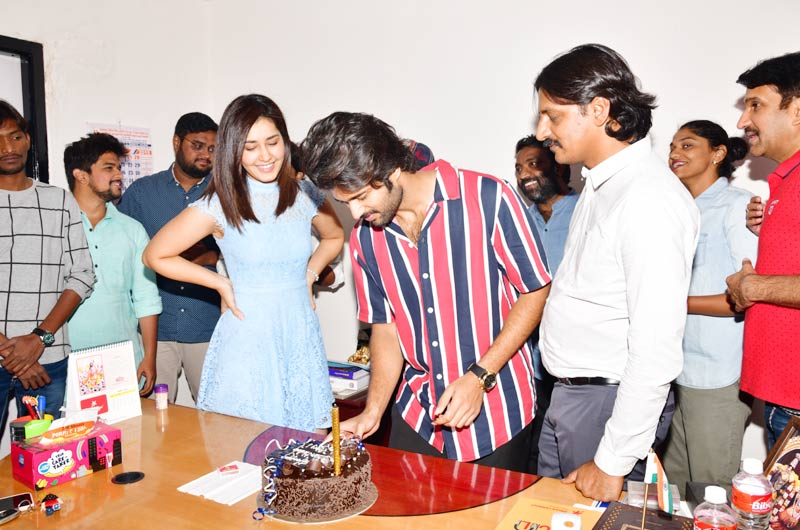 Vijay-Deverakonda-Birthday-Celebrations-01