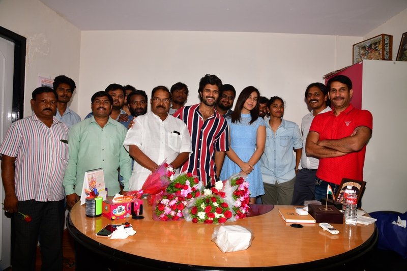 Vijay-Deverakonda-Birthday-Celebrations-04