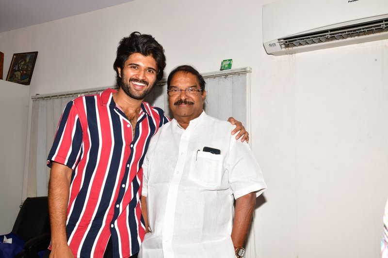 Vijay-Deverakonda-Birthday-Celebrations-06