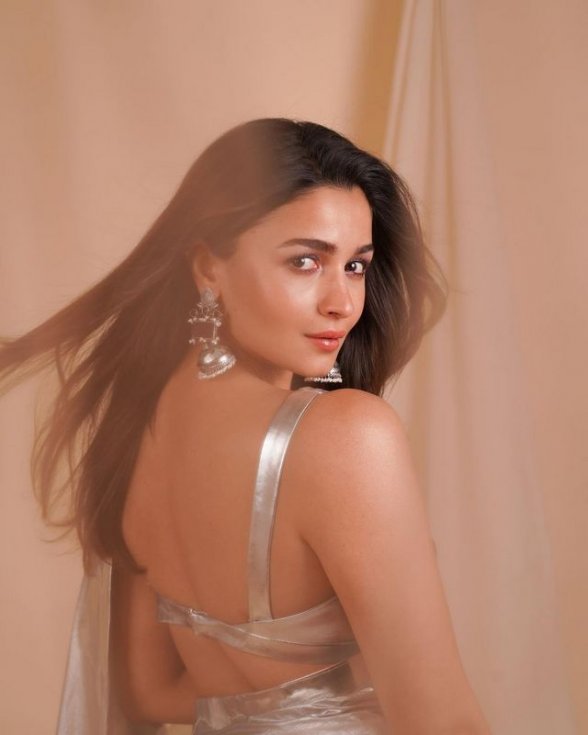 Alia-Bhatt-New-Photoshoot-04