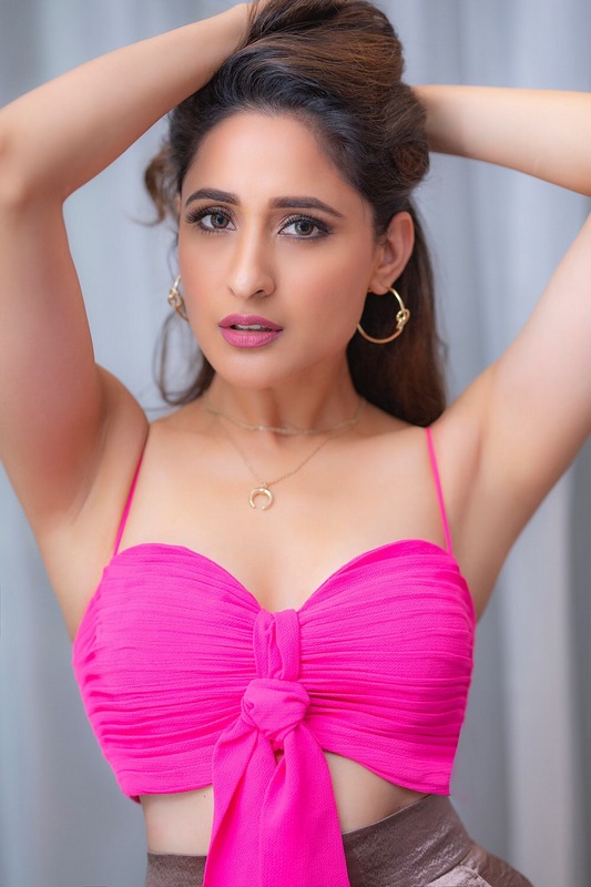 Pragya-Jaiswal-New-Photoshoot-12