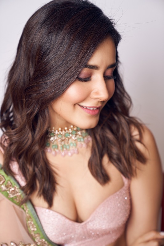 Raashi Khanna Latest Photoshoot