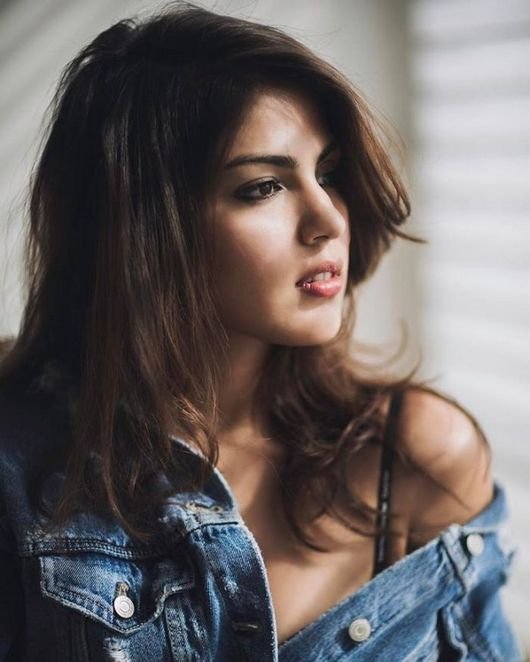 Rhea-Chakraborty-New-Photo-Shoot-06