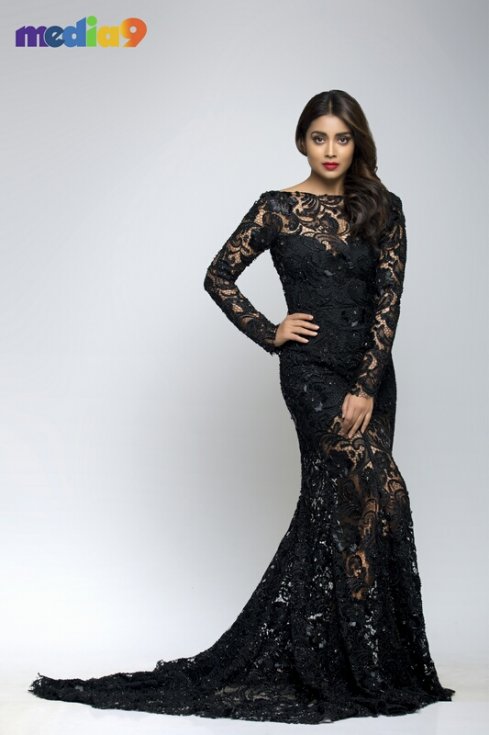 Shriya-Saran-New-Photoshoot-15