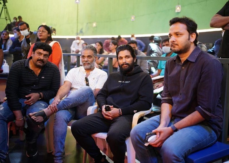 Allu-Arjun-visits-Varun-Tej-Ghani-Shooting-02