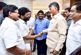 CM-Chandra-Babu-Naidu-Appreciates-Manam-Saitam-07