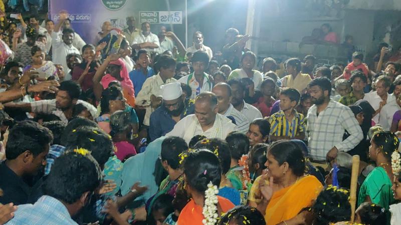 Photo 3of 10 | Prasad V Potluri | YCP Poll Campaign | PVP-at-Rachabanda-Program-in-Nandigama-Photos-08