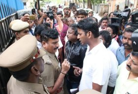Vishal-arrested-in-Tamil-Producer-Council-Dispute-05