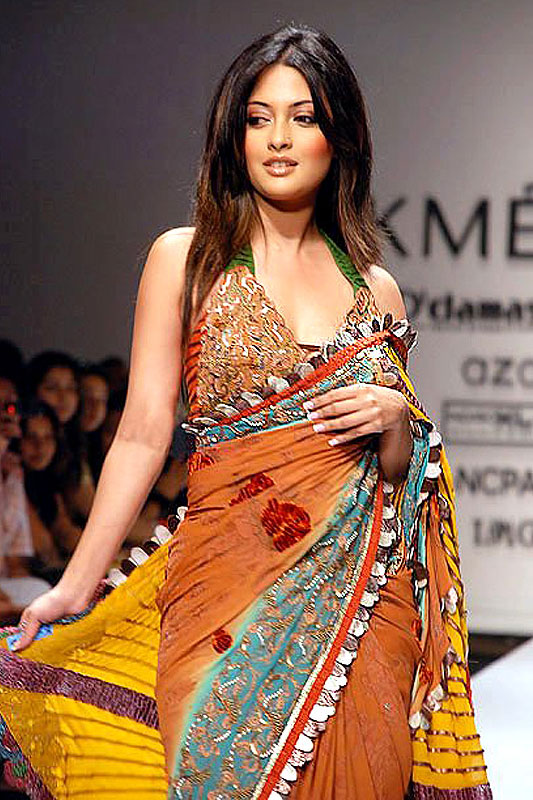 Bollywood babe's saree slip up moments