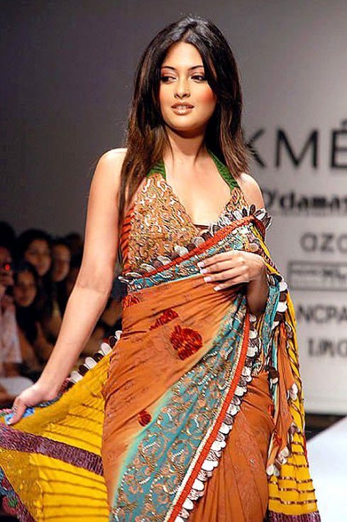 Bollywood babe's saree slip up moments