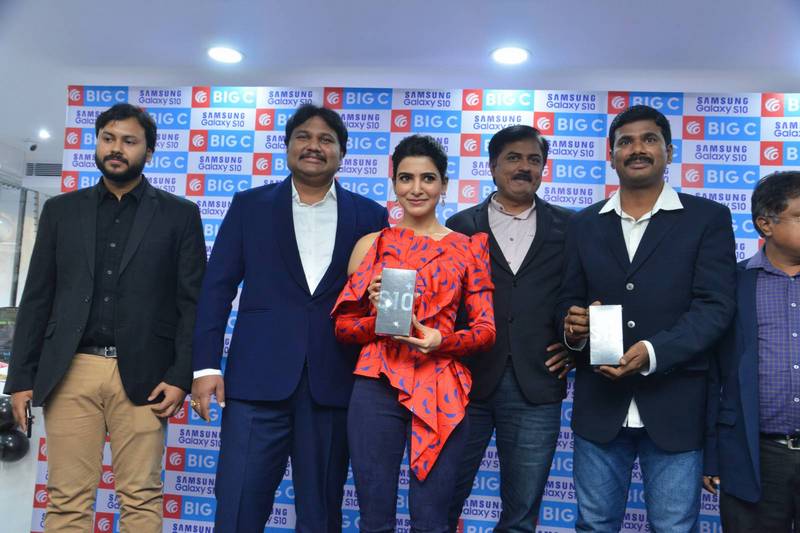 Samantha Launches Samsung S10e Mobile at Big C