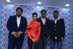 Samantha-Launches-Samsung-S10e-Mobile-at-Big-C-04