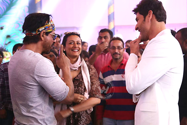 Superstar Mahesh meets SRK