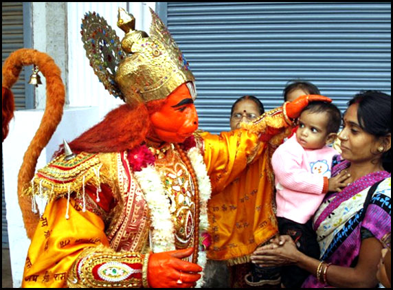 Man-with-tail-worshipped-as-Lord-Hanuman