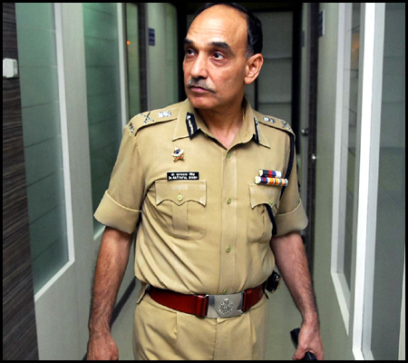 Mumbai-Police-Commissioner-Satyapal-Singh-resigns