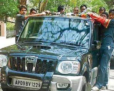 Jagan visit capaign at Lord Tirupati Jai Jagan slogans at temple mahadwaram entrance sparks row