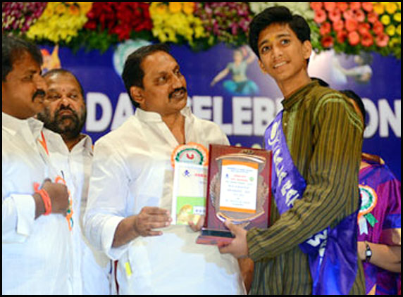 Awards to Children By CM Kiran Kumar 01