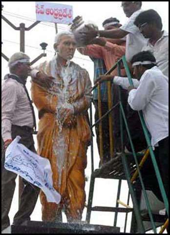 Kakinada Potti Sriramulu Statue Abhishekam with milk