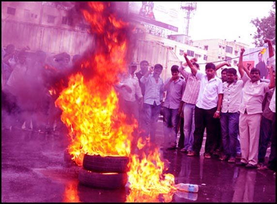 Seemandhra protests on Telangana Note