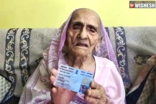 117-year-old Woman Felicitated by IT Department