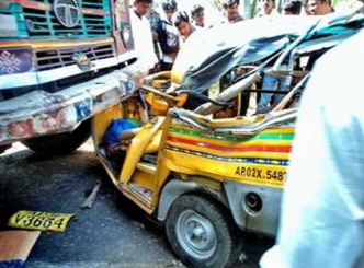 30 injured in bus accident 