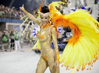 Colorful dazzling Brazilian Carnival starts flamboyantly