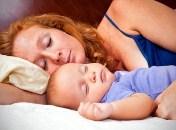 Parents warned against sharing bed with babies