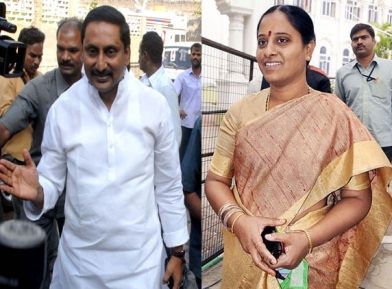 Kiran can&rsquo;t win Tirupati seat for Cong in case Chiru quits it, avers Surekha