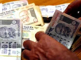 Rupee trims down losses to minimum