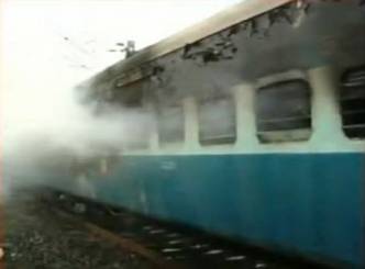 Fire in Tamil Nadu Express, S-11 in ashes 