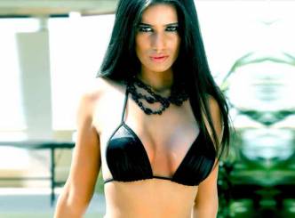 Poonam Pandey spreading Nasha to all her fans!