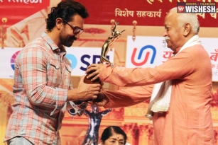 Perfectionist Of Bollywood Attends Award Function After 16 Years; Gets Award For “Dangal”