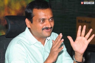 Bandla Ganesh Rubbishes Rumors About Working With BJP