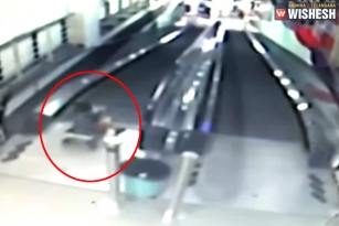 3 Years Boy Slips From Escalator In Hyd Mall, Injured