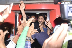 Case Filed on SRK for Damaging Railway Property During Raees Promotion