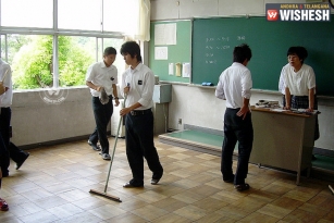 Japan students clean their classrooms