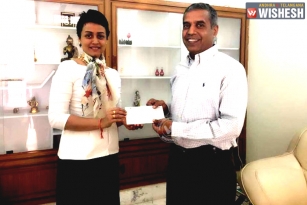 Namrata Shirodkar Gives Rs.30 Lakh Cheque to Siddhapuram Village
