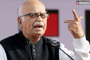Return of emergency cannot be ruled out,  Advani