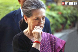 Sonia Gandhi and 3 Others get Notice for Non-Payment of Dues